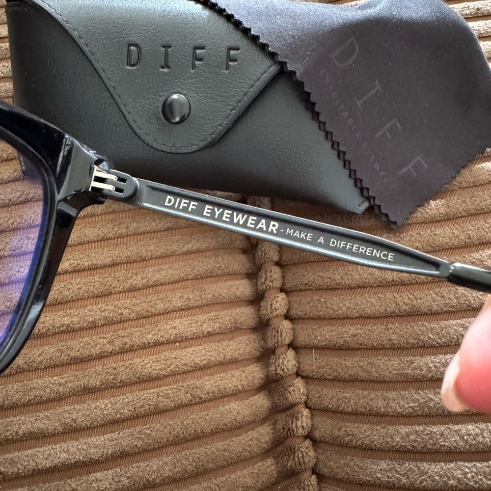 DIFF Bella Black Blue Light Glasses - Picture 3 of 8
